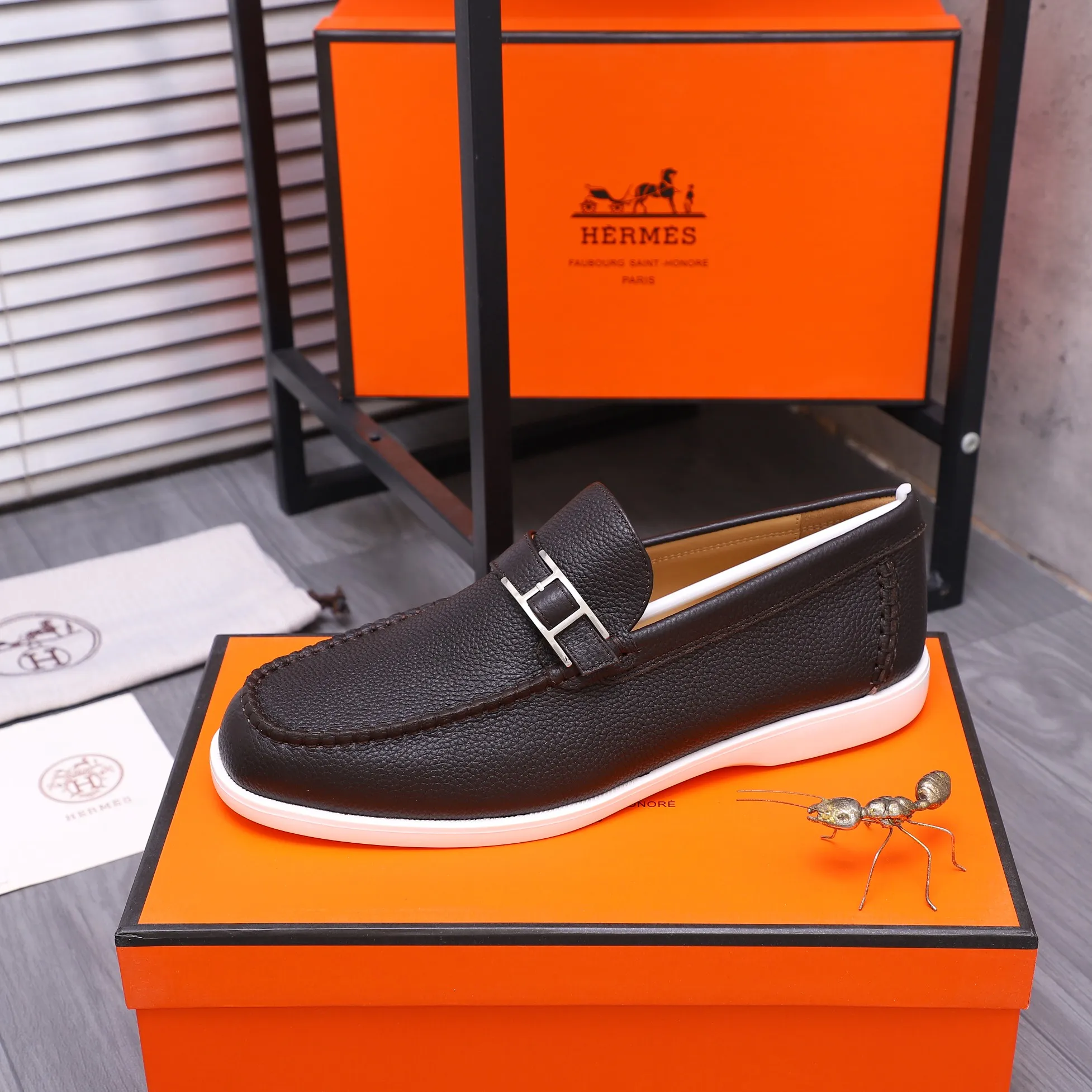 Men's shoes 💰p560 Product trademark: HERMES "Hermes" casual slip-on men's shoes. Regular size: 38-46 (45.46 is custom-made and non-returnable) Product materials: Selected pebbled cowhide upper, cowhide lining, original foam rubber ultra-light sole